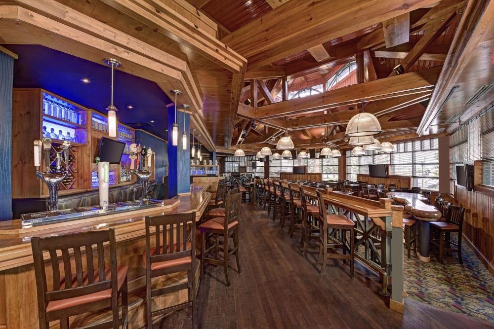 Queen Room with Two Queen Beds and Bath Tub - Non-Smoking